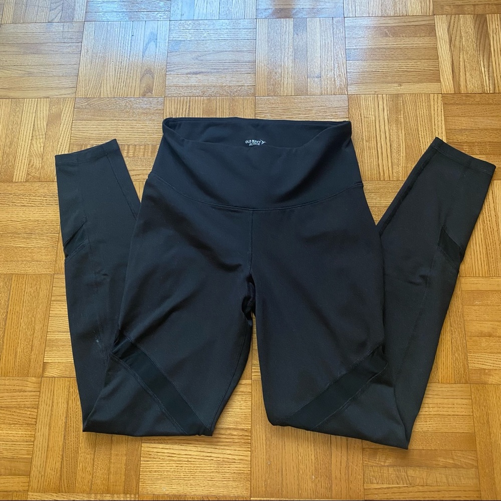 Old Navy Active Go-Dry Leggings with Mesh Seams